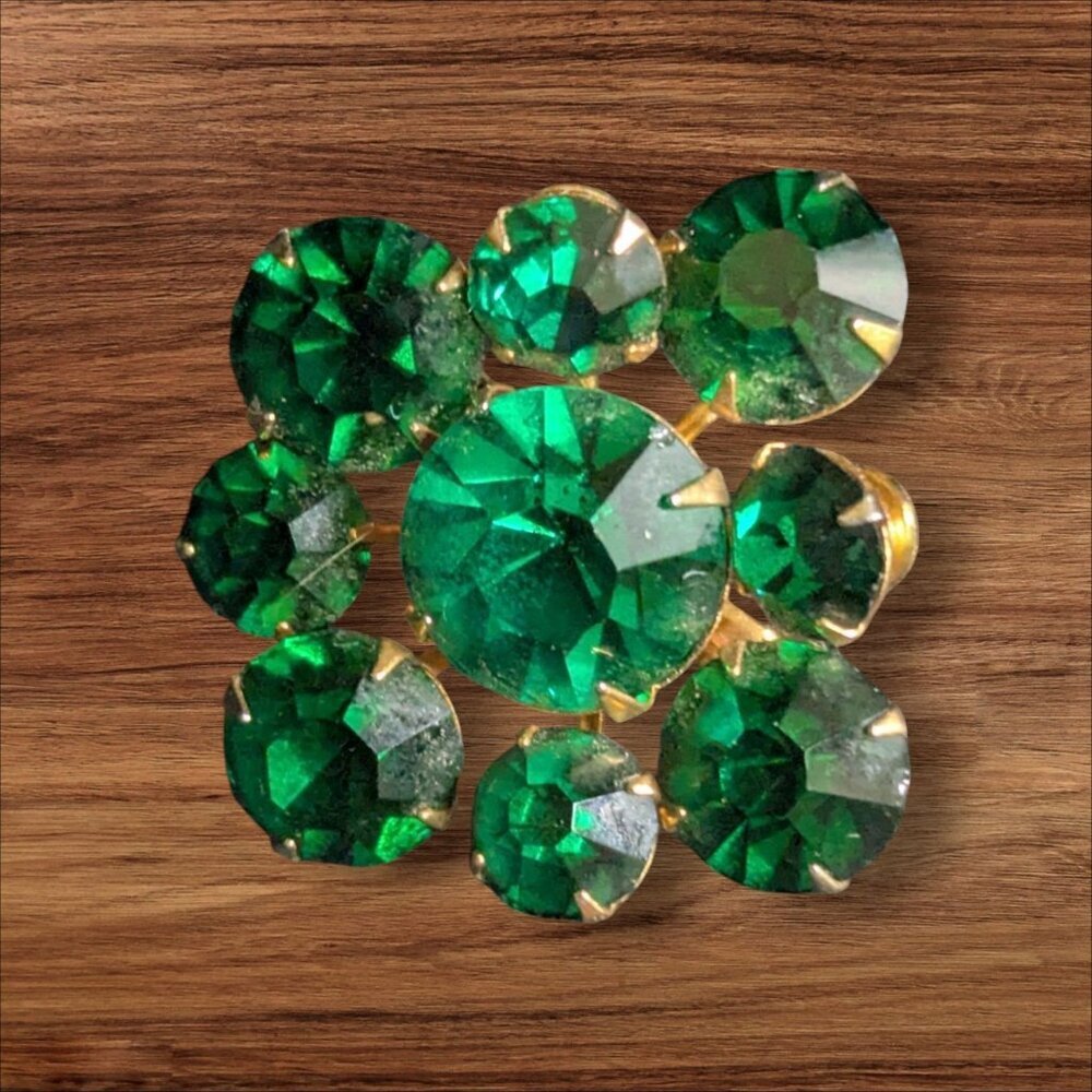 Vintage Emerald Green Rhinestone Cluster Brooch Pin Gold Tone Metal‎